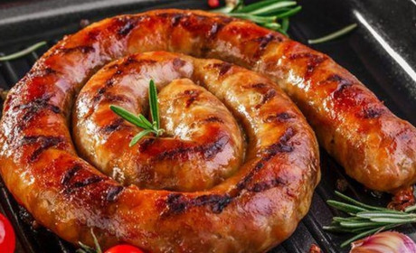 Домашня смакота на Великдень: перевірені рецепти ковбас, печені та рулетів