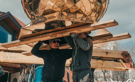 Подія у фото: освячення хрестів та встановлення золотих бань на храм Петра Калнишевського