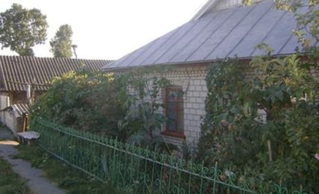Продається приватний будинок у мальовничому місці 20 км від міста Бару: близько сад, річка та школа