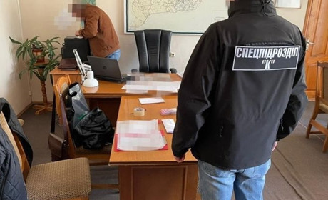 «Відкат» у 600 тисяч гривень: на Буковині СБУ викрила оборудку посадовців на ремонті доріг