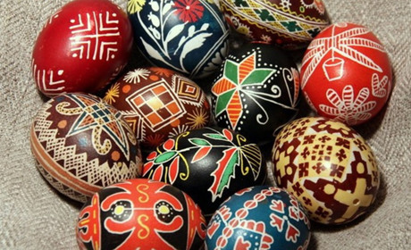 Майстер-класи зі створення традиційних та оригінальних писанок від майстринь Кіцманщини — відео