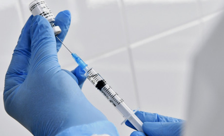 На Луганщині від COVID-19 вакцинують прикордонників, ДСНСників, мешканців і працівників інтернатів