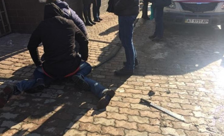 Калушанина, який стріляв по радіо "Калуш ФМ" та поранив поліцейського, звільнили від покарання