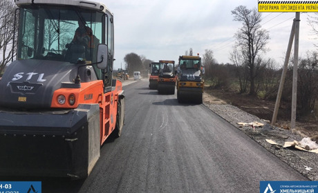 На Старокостянтинівщині влаштовано 2,2 км нижнього шару покриття поблизу с. Вишнопіль