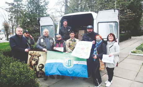 Великодні смаколики та тепло сердець передали з Кіцманщини на передову
