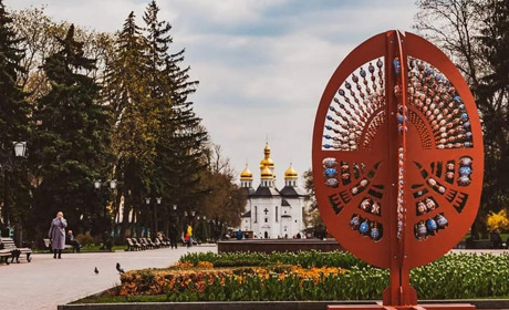 Українські міста "міряються" писанками. Фотофакт