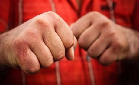 У Лозовій суд відправив до в'язниці чоловіка, який забив свого батька до смерті