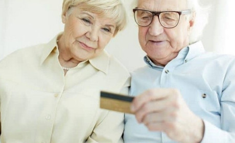 З 1 вересня пенсії та соцдопомога — на картку. Як Рахівщина готується до нововведення