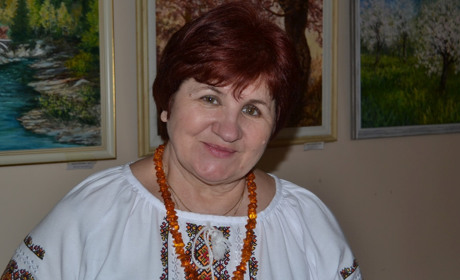 «Мовою веселки» – у Рахові відкривається виставка живопису Анни Волошин