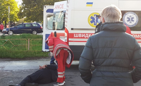 На перехресті на “П’ятачку” автівка збила пішохода