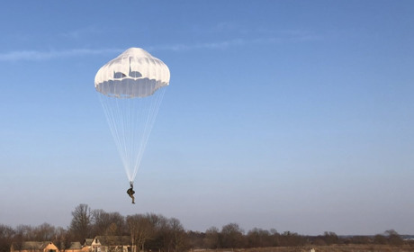 У Ніжині під час стрибка з парашутом загинув рятувальник