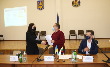 У Старокостянтинові в освітніх закладах будуть впроваджувати електронні щоденники та журнали