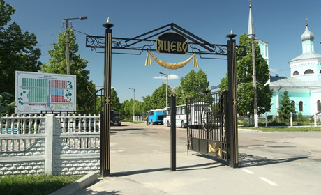 У поминальні дні на "Яцево" курсуватиме десять додаткових маршрутів
