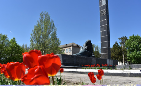 Як споруджували меморіал “Скорботна мати” в Нижніх Сірогозах: розповідь про події 40-річної давнини