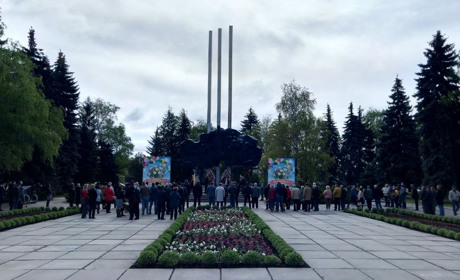 Фото дня: у Лозовій відзначили День перемоги
