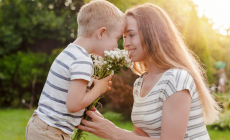 Вітання з Днем матері від настоятеля храму Петра Калнишевського, ігумена Меркурія (Скорохода)