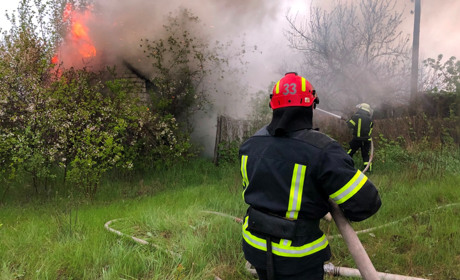 В селі Лантратівка вогнеборці врятували від пожежі будинок