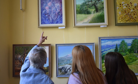 У Рахові відкрили виставку Анни Волошин. Фоторепортаж