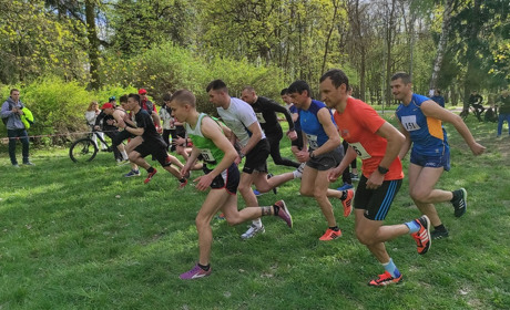Більше сотні чернігівських легкоатлетів змагалися за першість на відкритому чемпіонаті міста