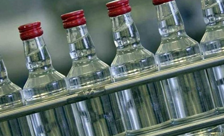 109 п’ятилітрових баклажок сурогату: на Золотоніщині жінка торгувала алкоголем з великим розмахом