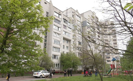 Патрульний застрелив чоловіка, який погрожував зарізати свою співмешканку