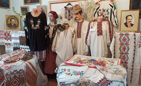 У Калуші відкрилася виставка вишиванок
