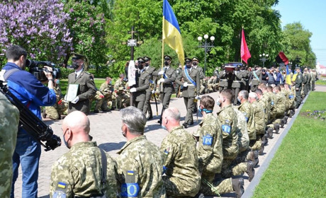 Чернігівщина попрощалась з бійцем, який загинув на Сході від кулі снайпера