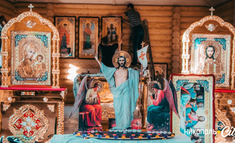 У Храмі Петра Калнишевського встановлюють ікони