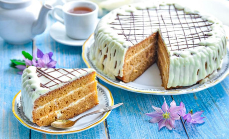 Cметанник в мультиварці – смачний рецепт з мінімумом зусиль