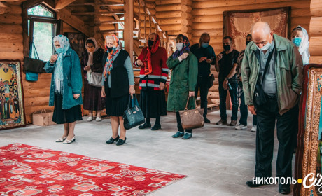 В Нікополі у храмі Петра Калнишевського відбулася Перша Божественна Літургія