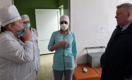 НСЗУ зменшило фінансування "ковідних" пакетів: медикам не вистачає коштів на зарплату