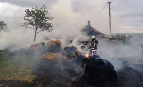 На Пологівщині горіли скирти соломи