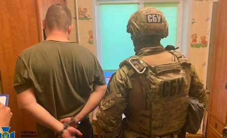 У Запоріжжі слідчий поліції влаштував удома наркопритон