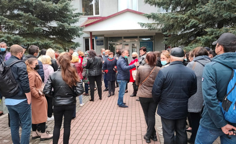 У Володимирці пройшла друга акція протесту вчителів проти скорочення надбавок за престижність праці