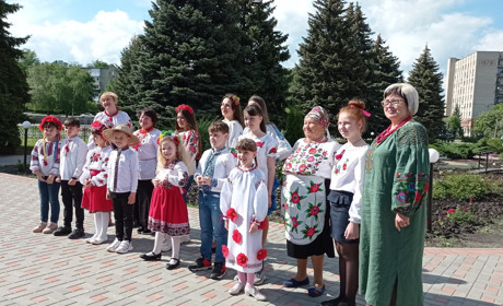 У Лозовій нагородили переможців конкурсу "Поетична вишиванка"