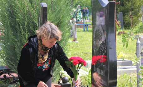 Фото дня: у Лозовій вшанували загиблих земляків-героїв