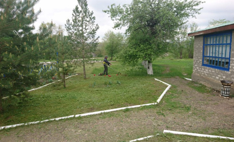 У Тимоновому займаються благоустроєм парку та алеї біля пам'ятника загиблим воїнам