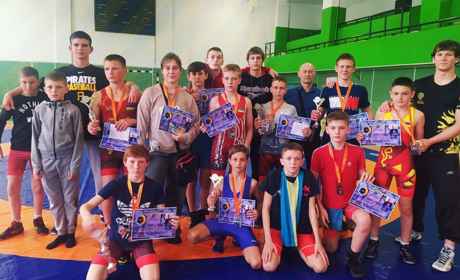 Спортивні вихідні: Лозова приймала юних борців з усієї України