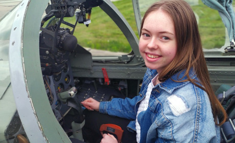 Зазирнули у кабіну літака: учні Старокостянтинівського аграрно-промислового ліцею відвідали аеродром