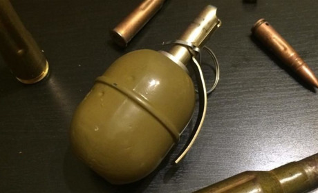 Знайшли коноплі, патрони, гранату: поліцейські вилучили у славутчанина наркотики та боєприпаси