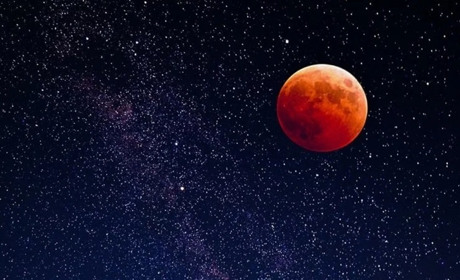 Місяць у повній 26 травня співпаде з Суперповнею та місячним затемненням. Як це вплине на людей