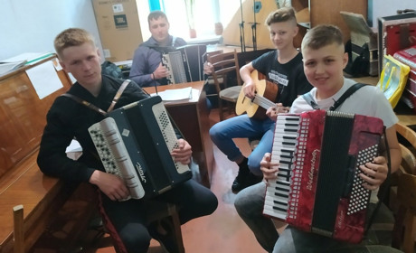 Вісім учнів отримали свідоцтва про завершення навчання у дитячій музичній школі