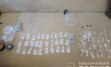 Вилучили майже 2,5 кг наркотиків та психотропів: поліцейські Харківщини ліквідували 19 наркопритонів