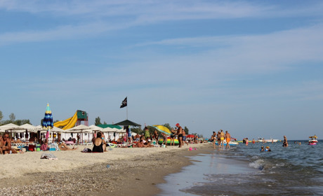 На море у червні. Які ціни на житло на морських курортах Херсонщини?