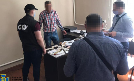 СБУ викрила старосту і двох депутатів територіальної громади на хабарі 200 тисяч гривень