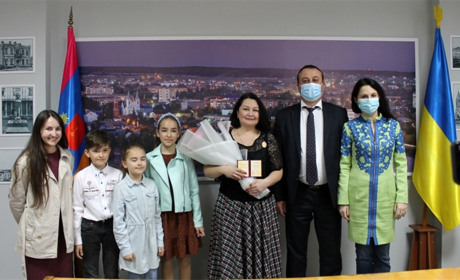 Барчанці Оксані Кімаківській присвоїли звання “Мати – героїня”