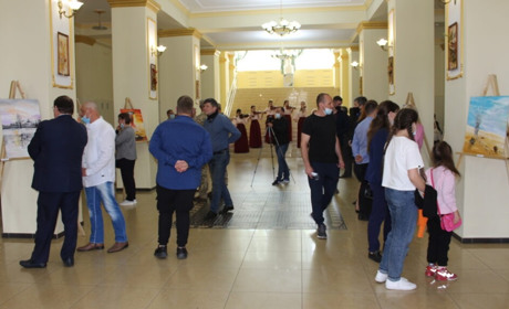 «Реабілітація мистецтвом» – виставка картин у Славуті учасника бойових дій Сергія Назаренка