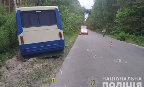 На Сарненщині семирічний велосипедист потрапив під маршрутку: хлопця госпіталізували