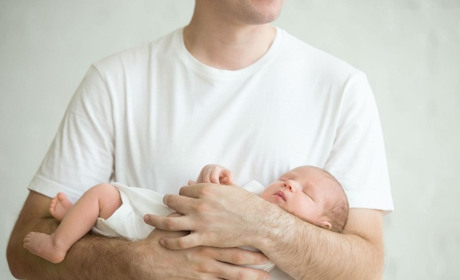 Тато йде в декрет. Що змінює новий закон про декретну відпустку?