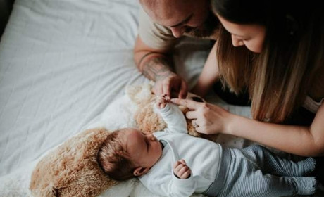 Тато йде в декрет. Що змінює новий закон про декретну відпустку?